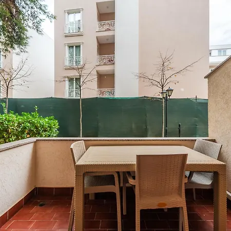 Easy Residences Апартаменты Голем