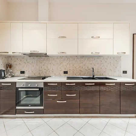 Easy Residences Голем