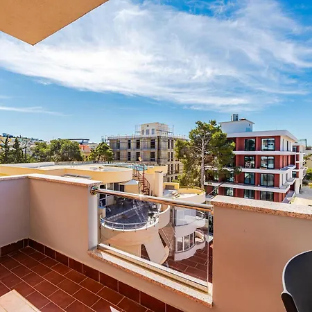 Easy Residences Апартаменты Голем