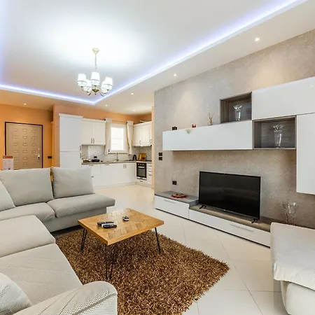 Easy Residences * Голем