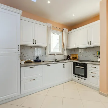 Easy Residences Апартаменты Голем